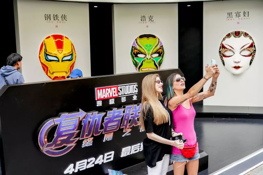 本期潮流板报，我们邀请到了少女的“初恋”——RubyRose~