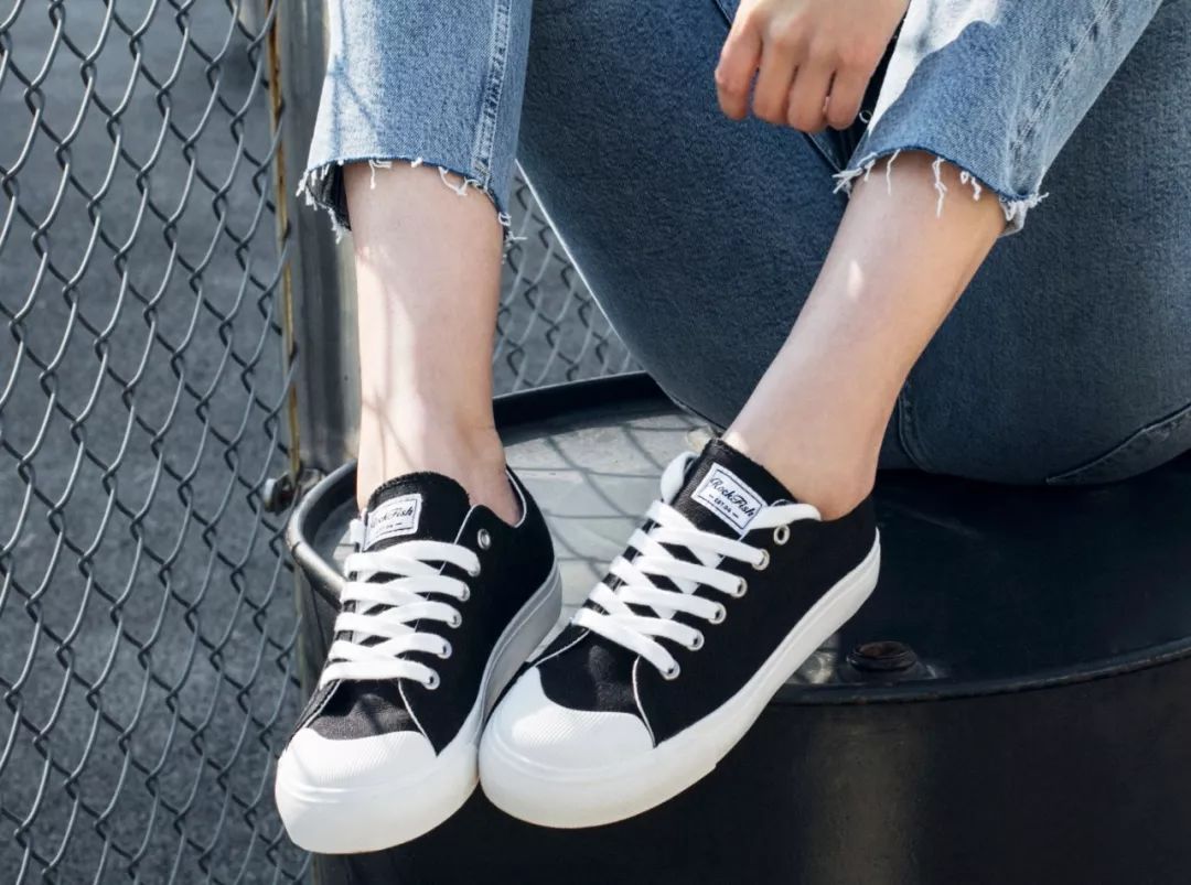 凯特王妃同款帆布鞋,梅根王妃穿什么鞋好看