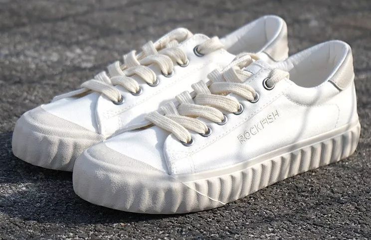 凯特王妃同款帆布鞋,梅根王妃穿什么鞋好看