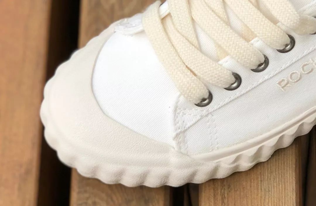 凯特王妃同款帆布鞋,梅根王妃穿什么鞋好看