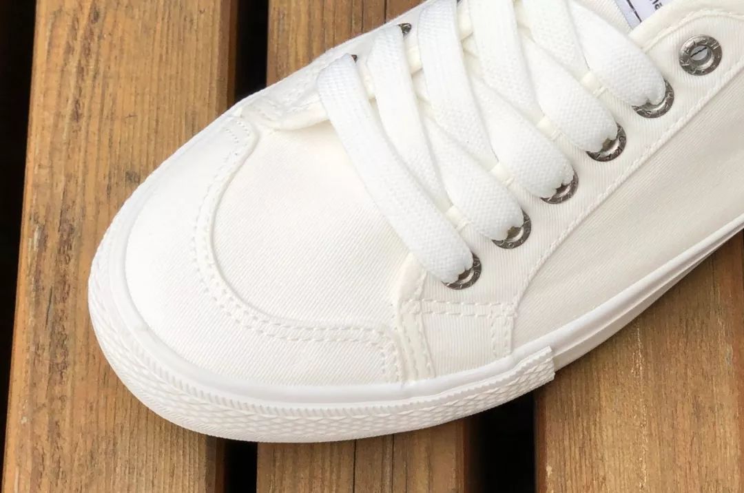 凯特王妃同款帆布鞋,梅根王妃穿什么鞋好看