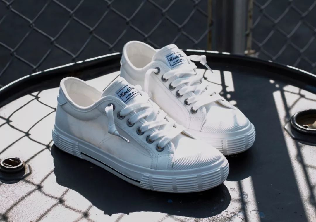 凯特王妃同款帆布鞋,梅根王妃穿什么鞋好看