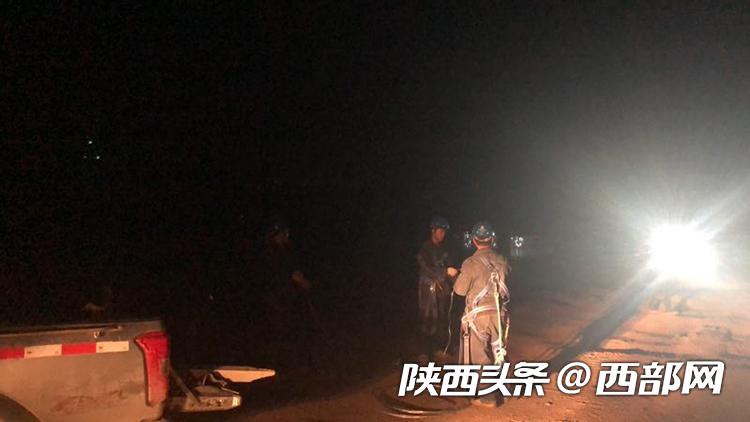 吊车碰高压线事故人身上冒烟,起重吊车撞高压线起火车辆被吞噬