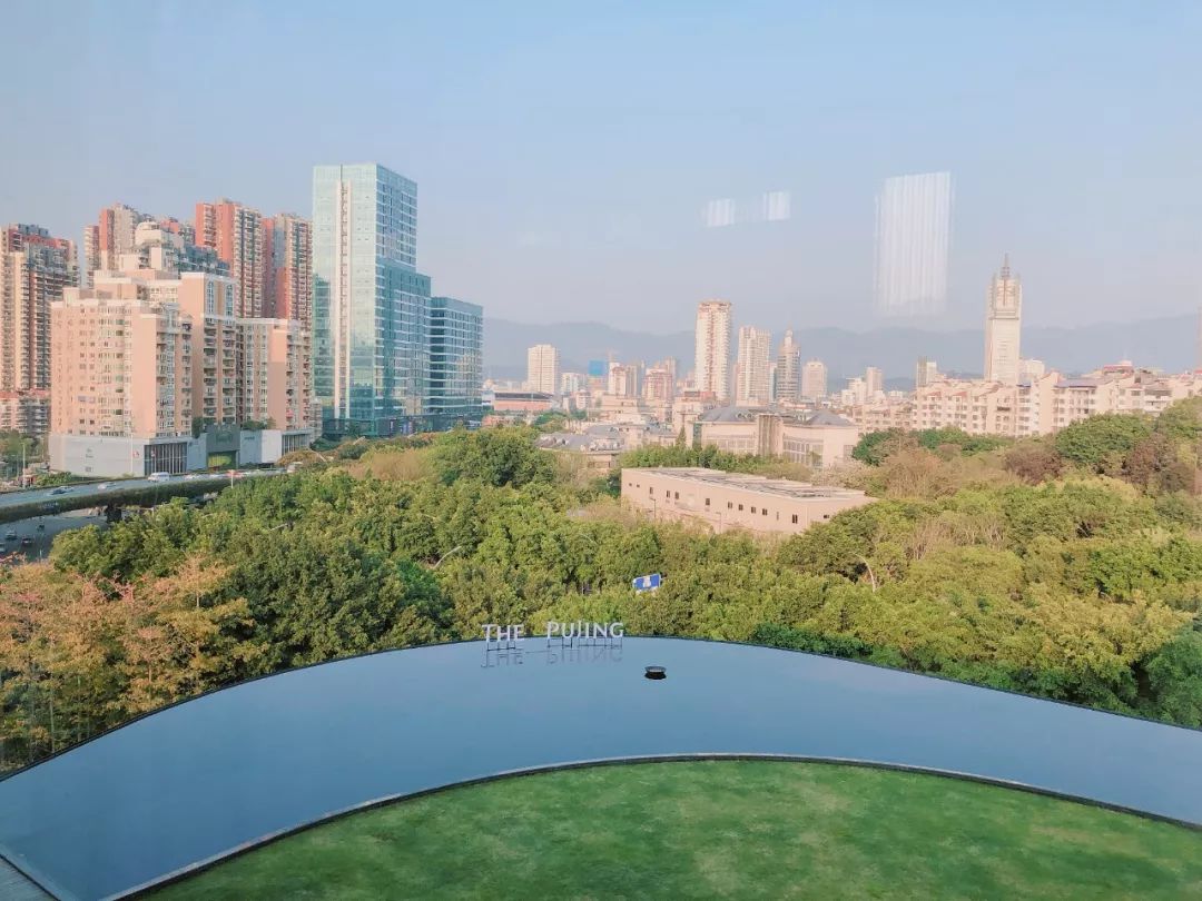 5.5折品“天下第一鲜”+黑金系奢牌酒店+落地窗海景房+159抢399元储值卡+人均50吃双层蛙锅