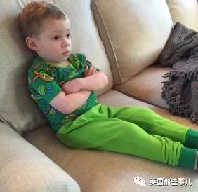 小时候觉得长大就能好好玩了,小时候觉得玩摔了就是天大的事