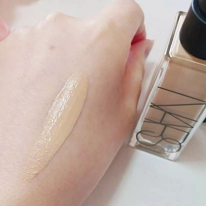 教你怎么画超薄的底妆,黄黑皮怎样画出自然底妆