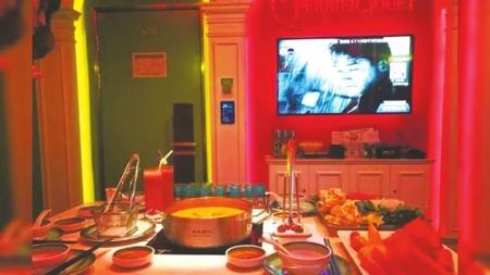 探访火锅KTV:酒水价格翻倍密闭空间烫火锅惹质疑