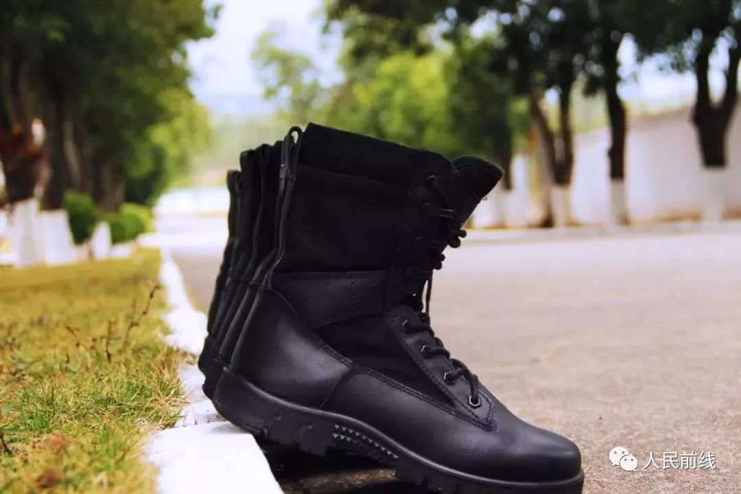 17式武警新式作战靴,17式作战靴军品和民品的区别