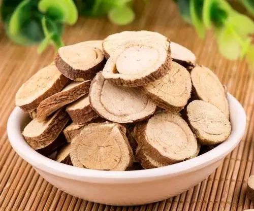 这种草价值堪比黄金,农村这种草价值极高