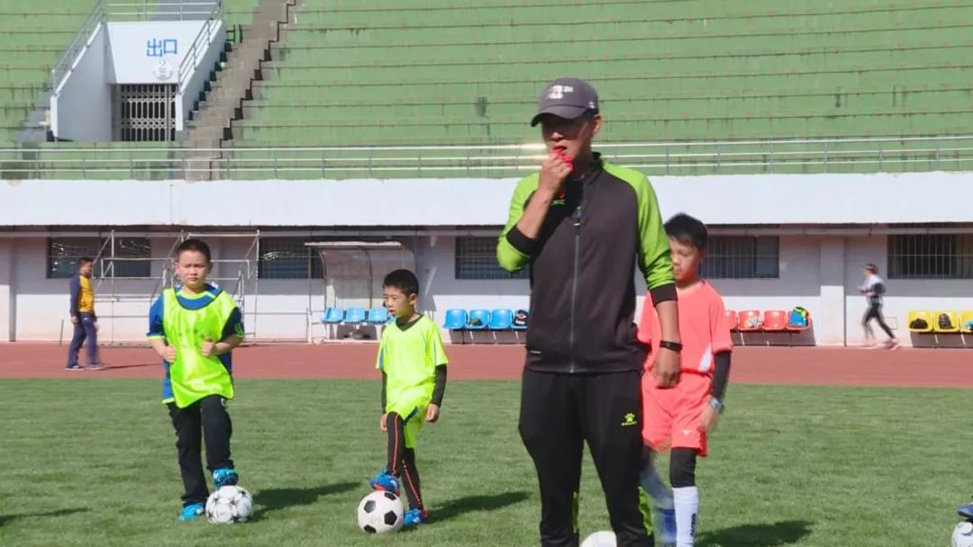 青少年专业体育训练营,暑假全封闭式体育训练营