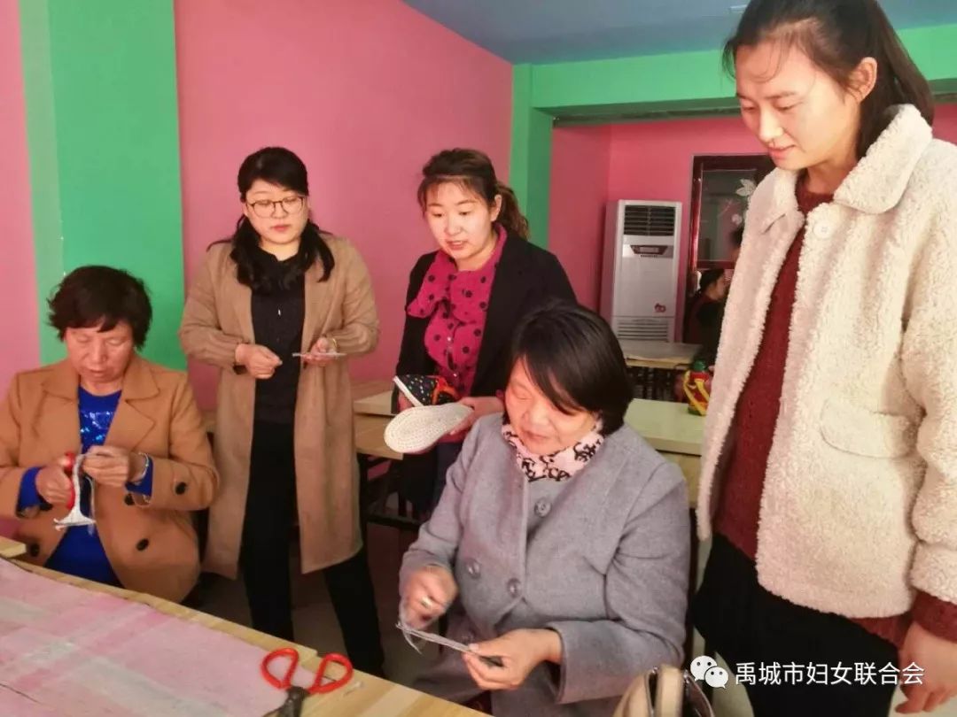 90后农村姑娘小妹创业养鸡,90后农村小姐姐带娃创业