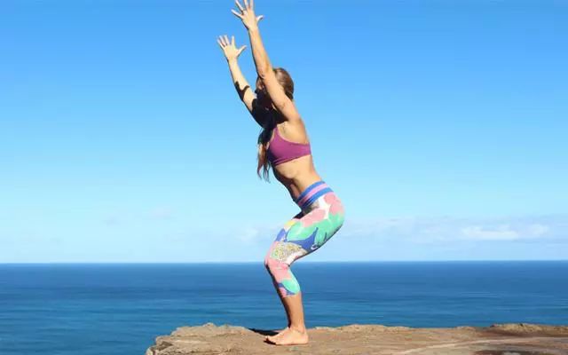 初级瑜伽教程简单基本瑜伽动作,瑜伽入门课程从零开始学瑜伽