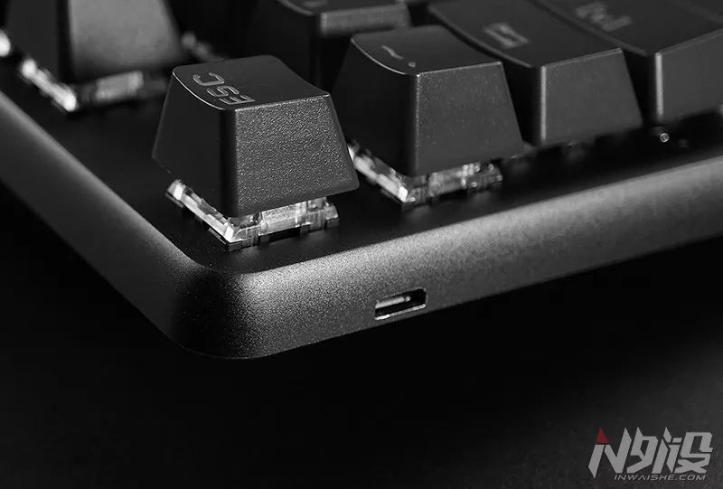 小鸡键盘gk300换电池,盖世小鸡gk300怎么样