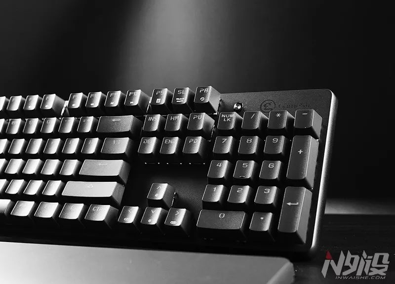 小鸡键盘gk300换电池,盖世小鸡gk300怎么样