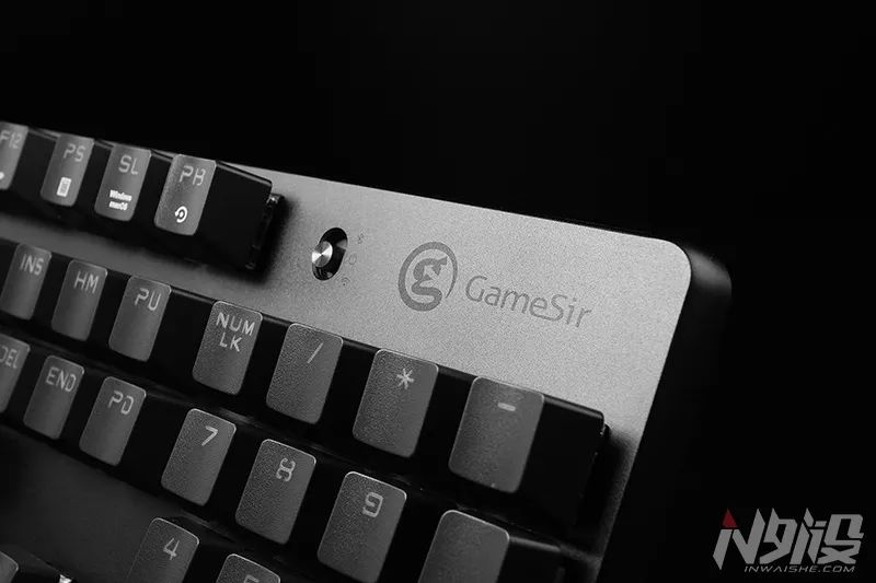 小鸡键盘gk300换电池,盖世小鸡gk300怎么样