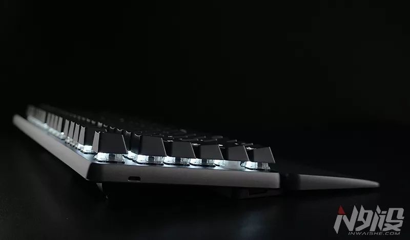 小鸡键盘gk300换电池,盖世小鸡gk300怎么样