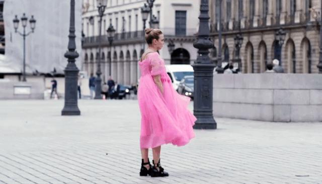 穿最粉的衣服跳最酷的舞,穿最粉的衣服唱最快的rap