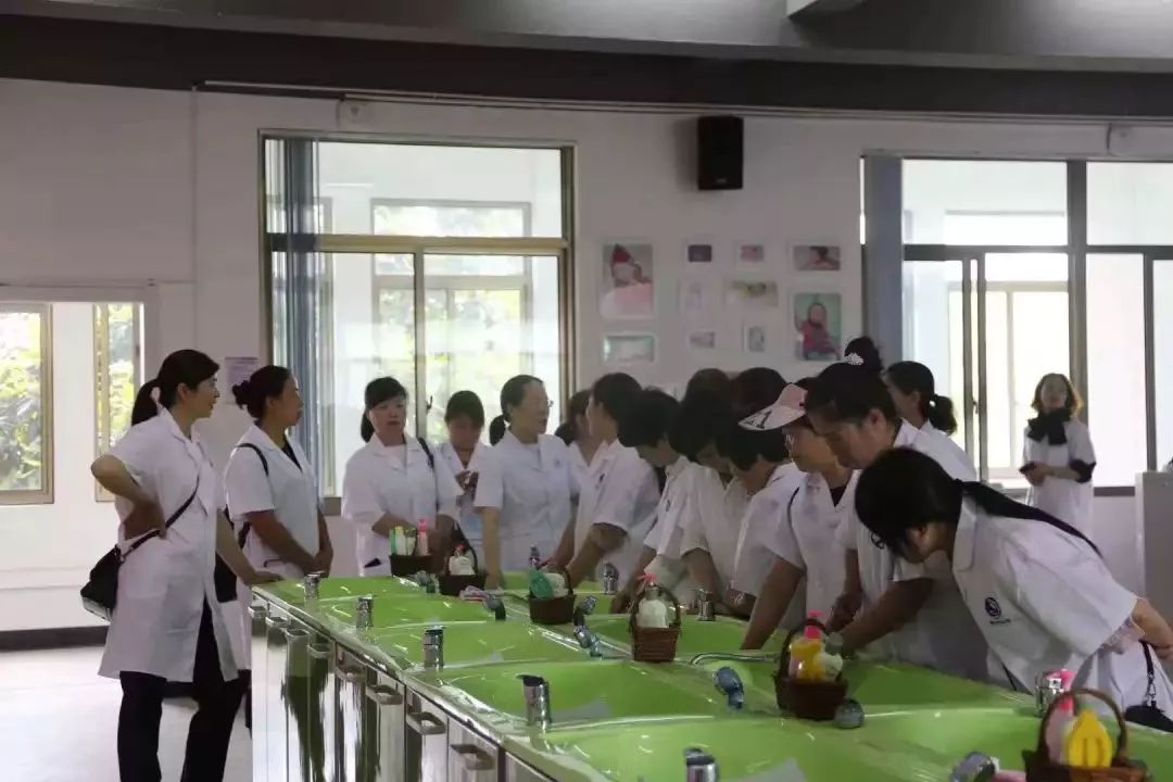 衢州金牌月嫂价格表,衢州月嫂培训机构在哪报名