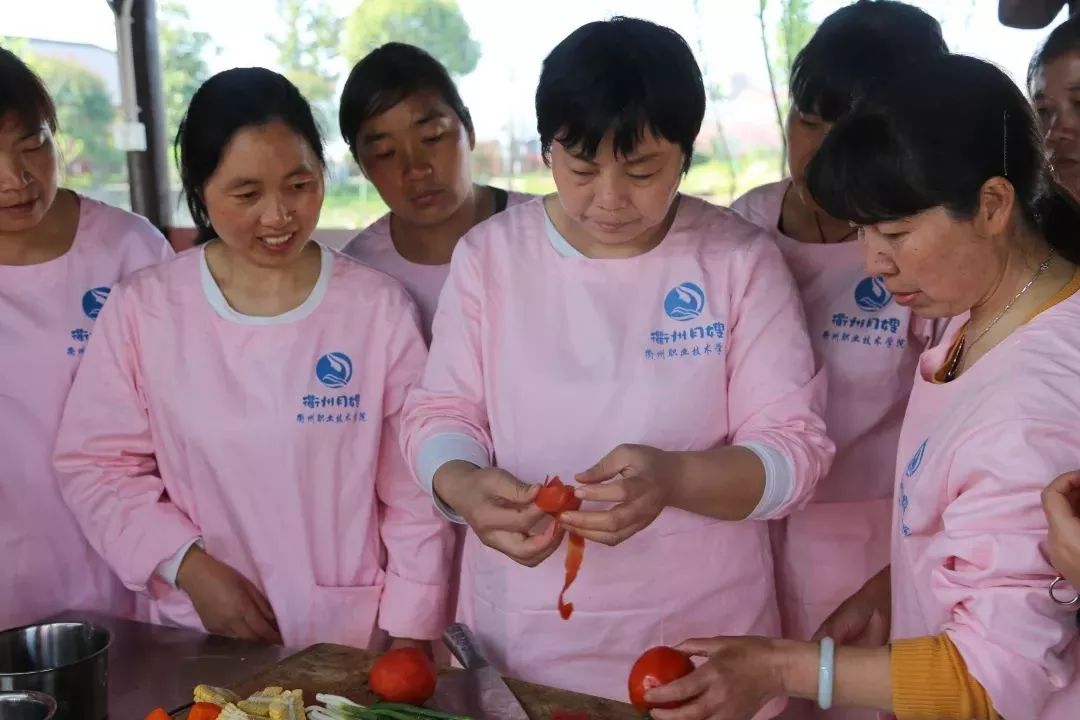 衢州金牌月嫂价格表,衢州月嫂培训机构在哪报名