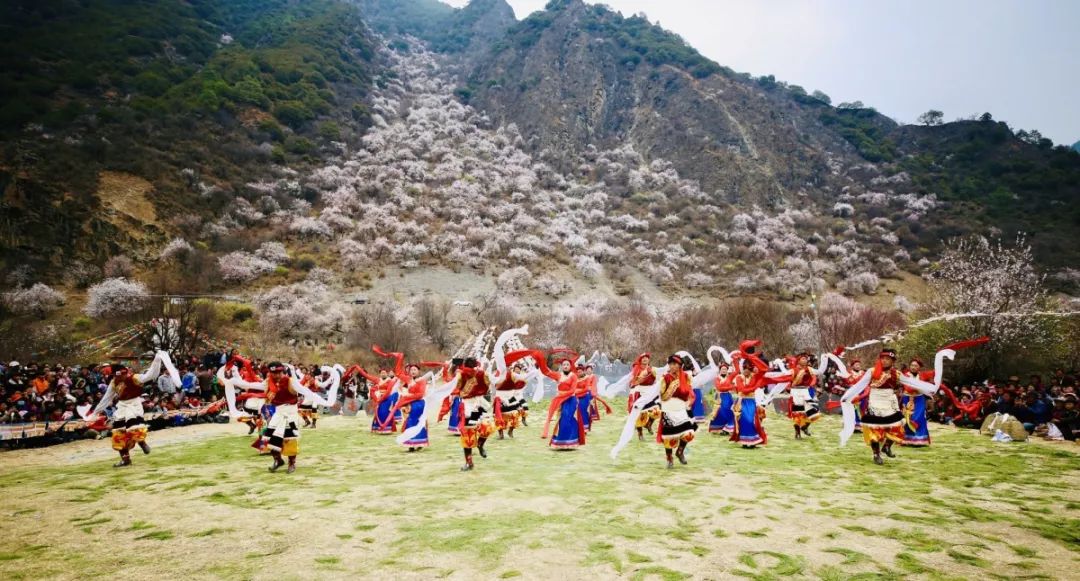 香格里拉东巴文化旅游节,贡巴拉美朵旅游节