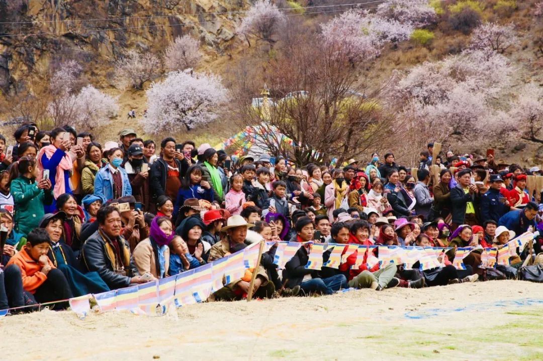 香格里拉东巴文化旅游节,贡巴拉美朵旅游节