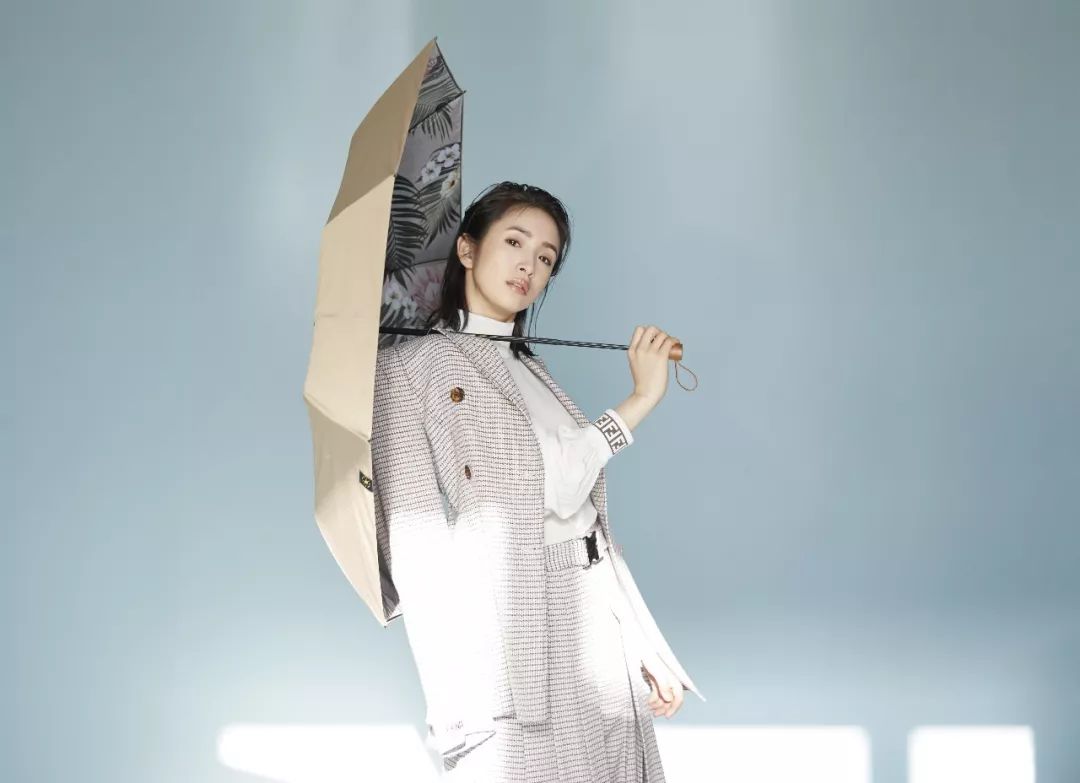 返场预告|防晒和颜值通通在线的蕉下小黑伞，小巧轻便的可随带随走，有了它夏天不怕晒黑，晴雨两用妥妥的