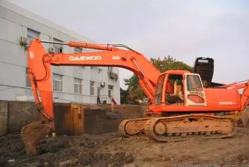 不敢去干挖机活,我不敢休息因为我穷