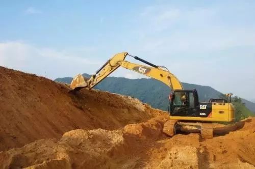 不敢去干挖机活,我不敢休息因为我穷