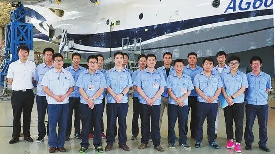 青分享|一条微博热评引发的思考,网友:“这才是新青年”