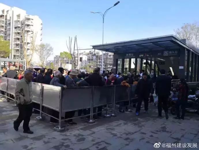 地铁2号线试乘券领取现场超火爆！我们汇总了沿线美景美食！