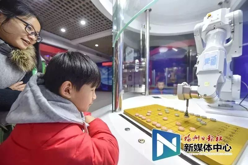 地铁2号线试乘券领取现场超火爆!我们汇总了沿线美景美食!