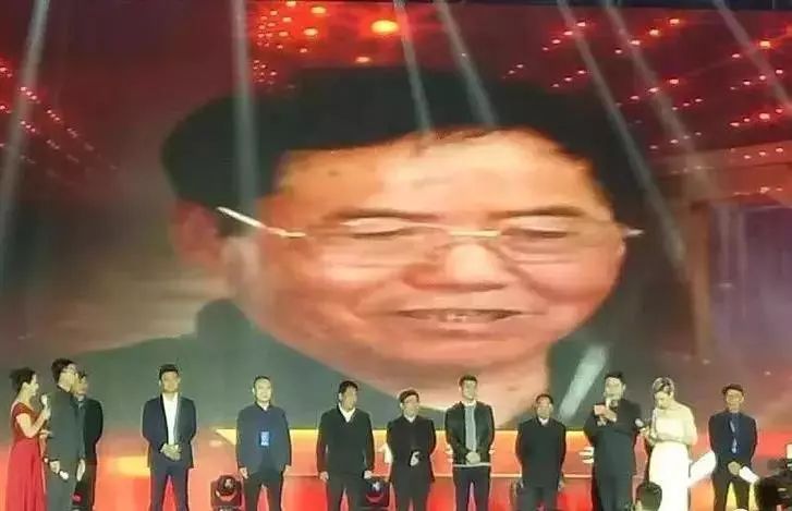 蹲点采访环卫工人8小时工作,蹲点采访