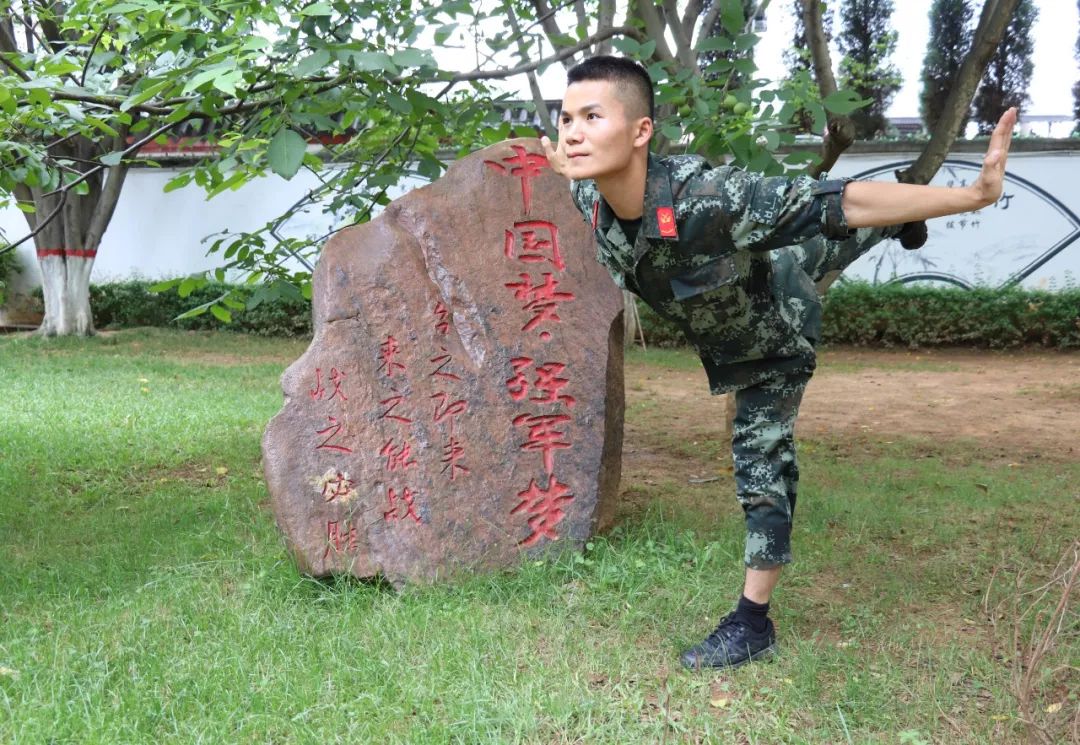 熄灯号丨《天龙八部》的“小明星”化身军营“功夫小子”