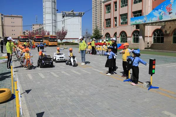 小学生交警手势操口令版镜面,小交警手势操