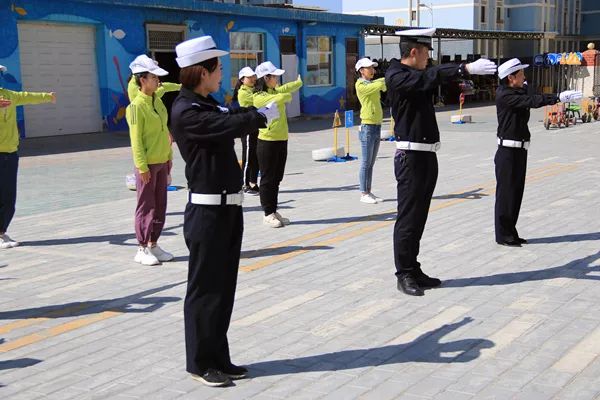 小学生交警手势操口令版镜面,小交警手势操