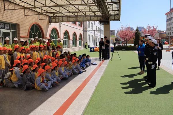 小学生交警手势操口令版镜面,小交警手势操