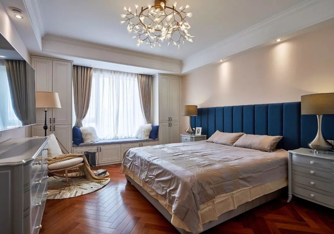 床头空荡荡是怎么回事,床头墙面空荡荡怎么办