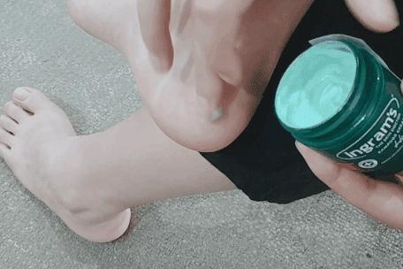 脚后跟套上这个“*钟金**罩”夏季穿鞋嫩到反光!干裂、老茧、死皮都没了!