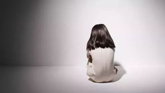 少女20天内遭生父多次性侵!生母竟帮忙捂嘴充当帮凶...