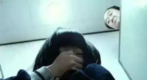 少女20天内遭生父多次性侵!生母竟帮忙捂嘴充当帮凶...