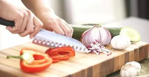 被辣椒辣到了手怎么缓解,被辣椒辣到眼睛最快解决办法