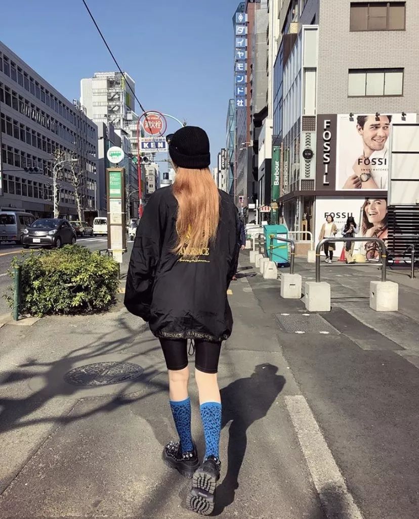 你以为卡戴珊才能驾驭的五分裤，泫雅告诉你：买它！