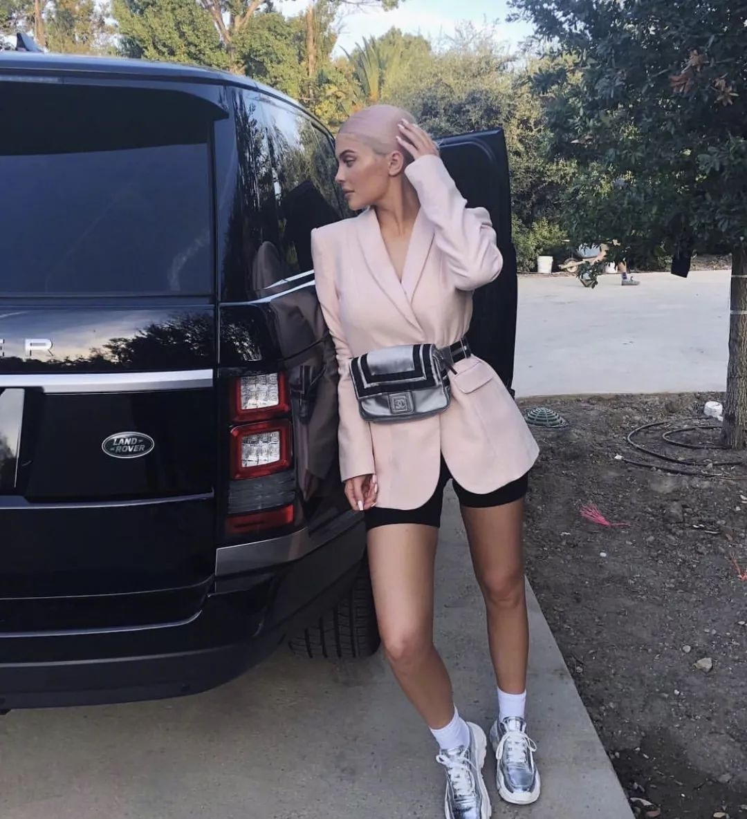 你以为卡戴珊才能驾驭的五分裤，泫雅告诉你：买它！