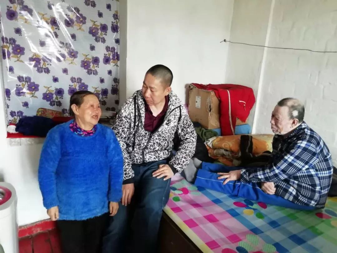 积极参与基层志愿活动 (关注贫困地区志愿活动)