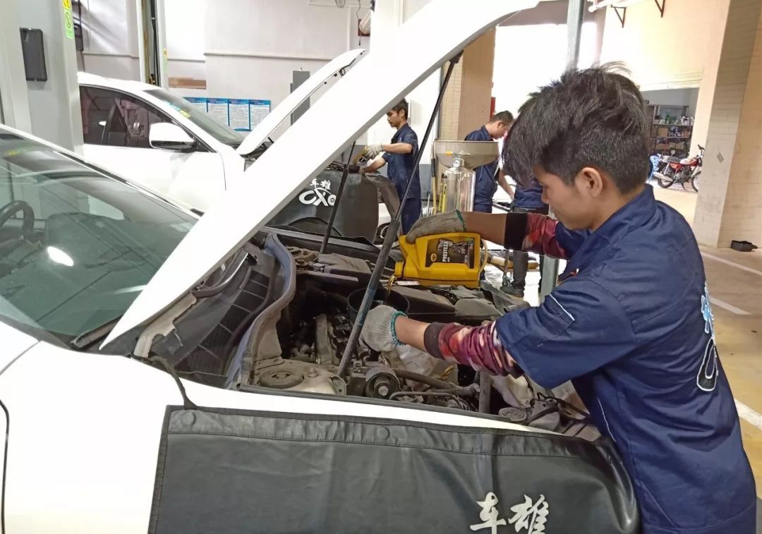 机油增多怎么知道,车不烧机油但是机油会变少