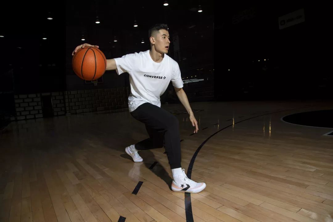 阿不都沙拉木篮球鞋档案,阿不都沙拉木的球鞋蓝色99元的