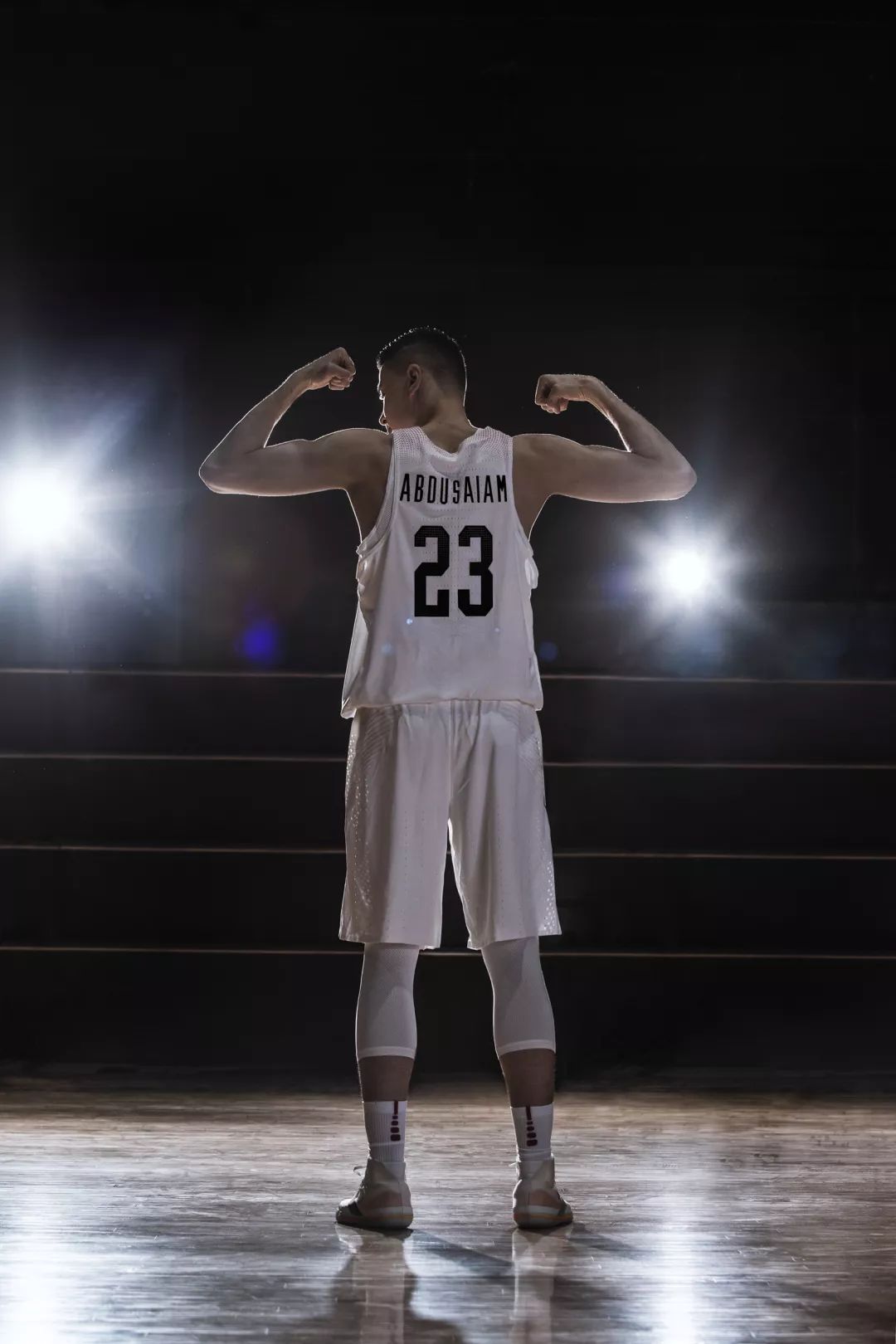 阿不都沙拉木篮球鞋档案,阿不都沙拉木的球鞋蓝色99元的