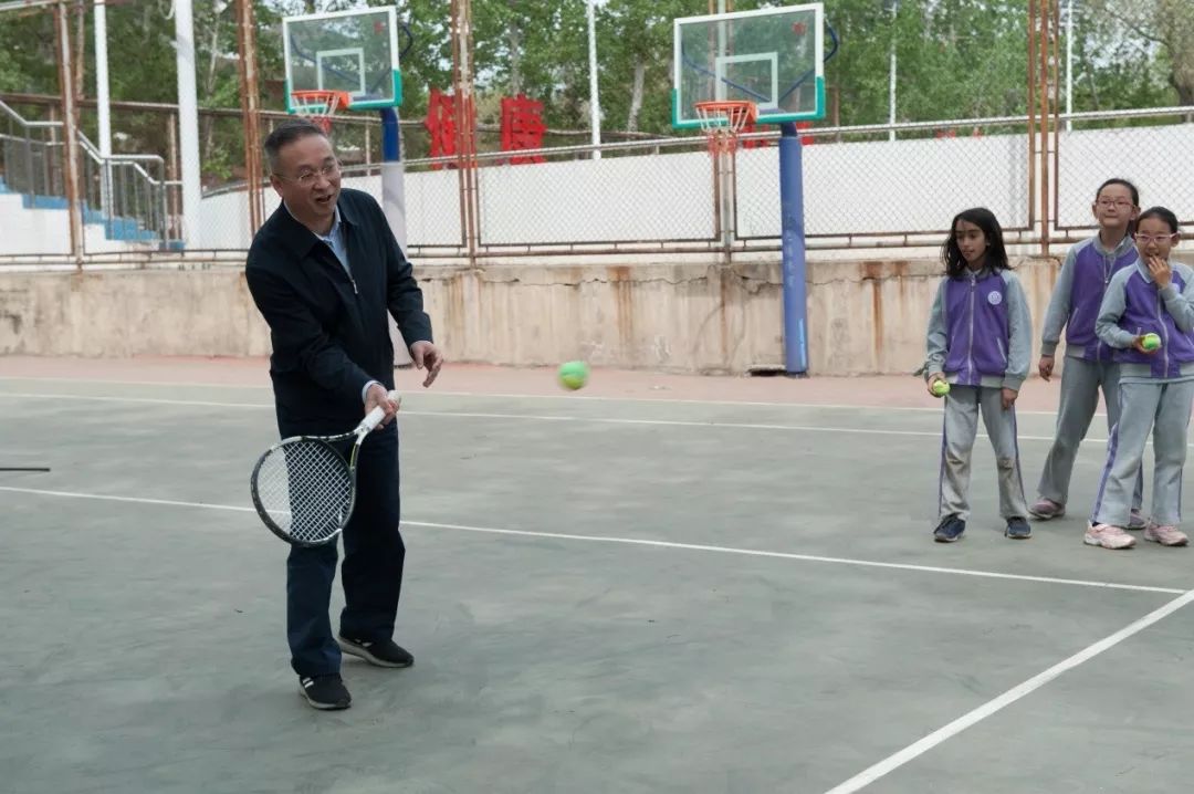 副市长张家明一行走进海淀，点赞了这两所学校的体育工作！