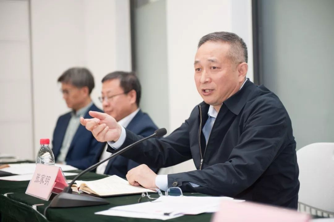 副市长张家明一行走进海淀，点赞了这两所学校的体育工作！