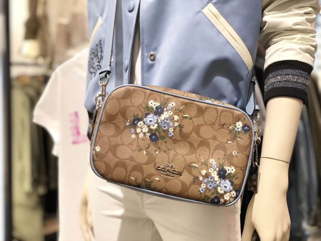 小CK包包99元/Coach3.5折起/更有戴森卷发棒免费送！下沙奥特莱斯轻奢美人纪就要购美丽！